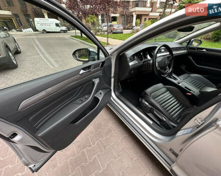 Серый Фольксваген Пассат Альтрак, объемом двигателя 1.97 л и пробегом 177 тыс. км за 25900 $, фото 24 на Automoto.ua