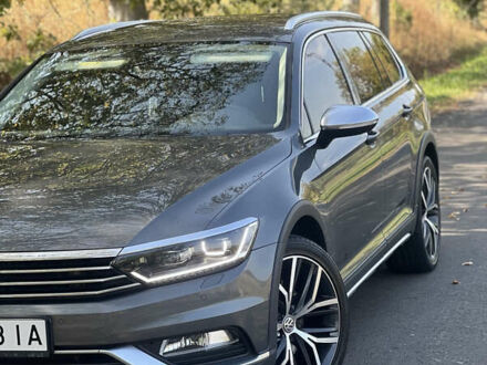 Фольксваген Пассат Альтрак 2017 у Мукачеве на Automoto.ua Сірий Фольксваген Пассат Альтрак, об'ємом двигуна 2 л та пробігом 264 тис. км за 20499 $, фото 1 на Automoto.ua