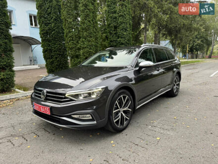 Серый Фольксваген Пассат Альтрак, объемом двигателя 2 л и пробегом 215 тыс. км за 23800 $, фото 1 на Automoto.ua