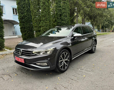 Серый Фольксваген Пассат Альтрак, объемом двигателя 2 л и пробегом 215 тыс. км за 23800 $, фото 1 на Automoto.ua