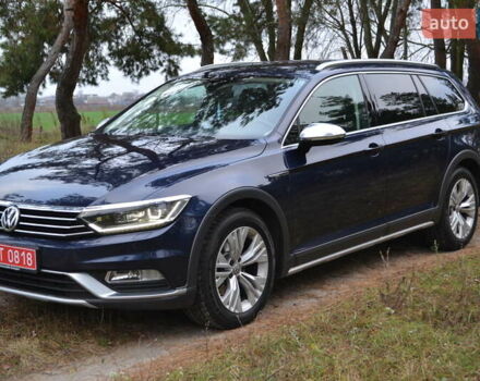 Синий Фольксваген Пассат Альтрак, объемом двигателя 2 л и пробегом 240 тыс. км за 17999 $, фото 1 на Automoto.ua