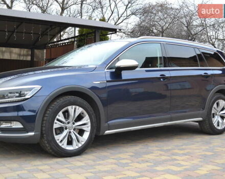 Синий Фольксваген Пассат Альтрак, объемом двигателя 2 л и пробегом 240 тыс. км за 17999 $, фото 1 на Automoto.ua