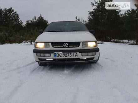 Фольксваген Пассат Б4 1994 у Бродах на Automoto.ua Білий Фольксваген Пассат Б4, об'ємом двигуна 1.8 л та пробігом 324 тис. км за 2600 $, фото 1 на Automoto.ua