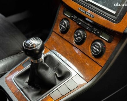 Черный Фольксваген Пассат Б6, объемом двигателя 2 л и пробегом 266 тыс. км за 5990 $, фото 28 на Automoto.ua