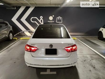 Белый Фольксваген Пассат Б7, объемом двигателя 1.8 л и пробегом 122 тыс. км за 12500 $, фото 1 на Automoto.ua