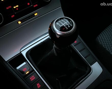 Серый Фольксваген Пассат Б7, объемом двигателя 16 л и пробегом 348 тыс. км за 8790 $, фото 19 на Automoto.ua