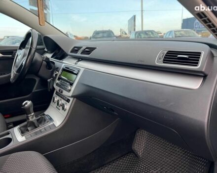 Серый Фольксваген Пассат Б7, объемом двигателя 1.6 л и пробегом 287 тыс. км за 8990 $, фото 40 на Automoto.ua