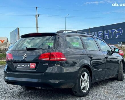 Серый Фольксваген Пассат Б7, объемом двигателя 1.6 л и пробегом 287 тыс. км за 8990 $, фото 6 на Automoto.ua