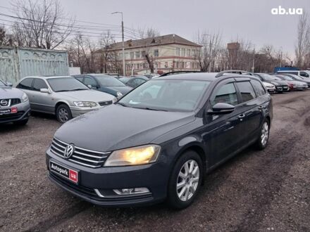 Фольксваген Пассат Б7 2013 у Києві на Automoto.ua Сірий Фольксваген Пассат Б7, об'ємом двигуна 1.4 л та пробігом 217 тис. км за 8990 $, фото 1 на Automoto.ua