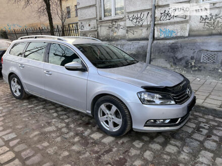 Фольксваген Пассат Б7 2013 в Львове на Automoto.ua Серый Фольксваген Пассат Б7, объемом двигателя 2 л и пробегом 288 тыс. км за 10800 $, фото 1 на Automoto.ua