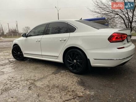Фольксваген Пассат Б8 2016 в Днепре (Днепропетровске) на Automoto.ua Белый Фольксваген Пассат Б8, объемом двигателя 1.8 л и пробегом 175 тыс. км за 13600 $, фото 1 на Automoto.ua