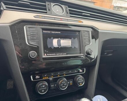 Синій Фольксваген Пассат Б8, об'ємом двигуна 2 л та пробігом 332 тис. км за 15990 $, фото 24 на Automoto.ua