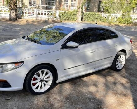 Белый Фольксваген Пассат СС, объемом двигателя 2 л и пробегом 290 тыс. км за 8200 $, фото 1 на Automoto.ua