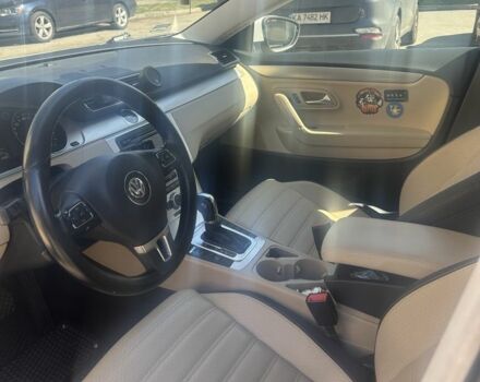 Белый Фольксваген Пассат СС, объемом двигателя 2 л и пробегом 164 тыс. км за 9000 $, фото 1 на Automoto.ua