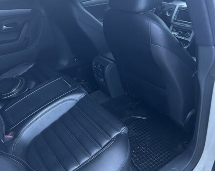 Білий Фольксваген Пассат СС, об'ємом двигуна 2 л та пробігом 80 тис. км за 10000 $, фото 5 на Automoto.ua