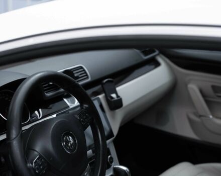 Белый Фольксваген Пассат СС, объемом двигателя 1.8 л и пробегом 280 тыс. км за 8500 $, фото 5 на Automoto.ua