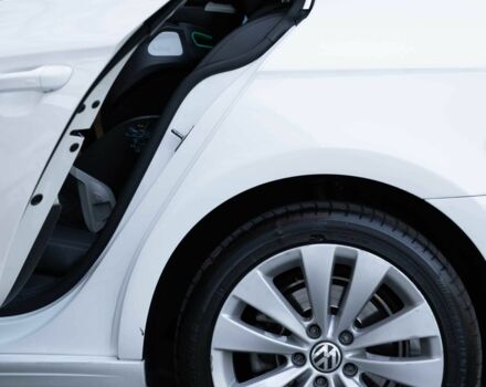 Белый Фольксваген Пассат СС, объемом двигателя 1.8 л и пробегом 280 тыс. км за 8500 $, фото 3 на Automoto.ua