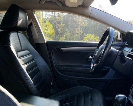 Белый Фольксваген Пассат СС, объемом двигателя 2 л и пробегом 227 тыс. км за 8000 $, фото 10 на Automoto.ua