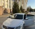 Белый Фольксваген Пассат СС, объемом двигателя 2 л и пробегом 215 тыс. км за 7000 $, фото 1 на Automoto.ua