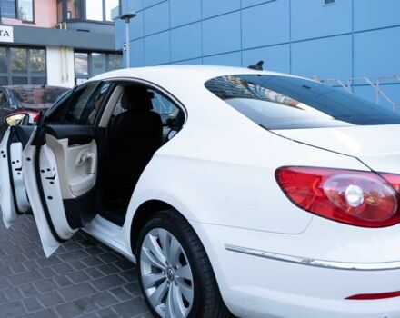 Белый Фольксваген Пассат СС, объемом двигателя 1.8 л и пробегом 280 тыс. км за 8500 $, фото 2 на Automoto.ua