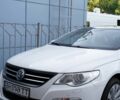 Белый Фольксваген Пассат СС, объемом двигателя 1.8 л и пробегом 280 тыс. км за 8500 $, фото 1 на Automoto.ua