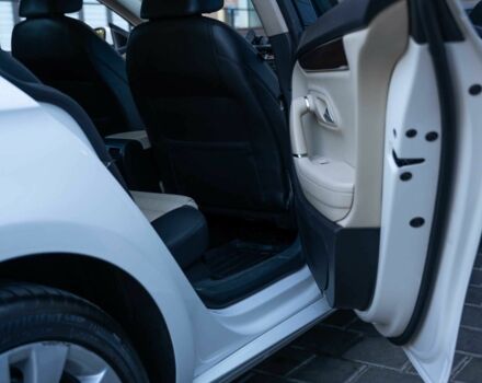 Белый Фольксваген Пассат СС, объемом двигателя 1.8 л и пробегом 280 тыс. км за 8500 $, фото 10 на Automoto.ua