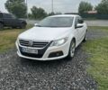 Белый Фольксваген Пассат СС, объемом двигателя 2 л и пробегом 300 тыс. км за 6500 $, фото 1 на Automoto.ua