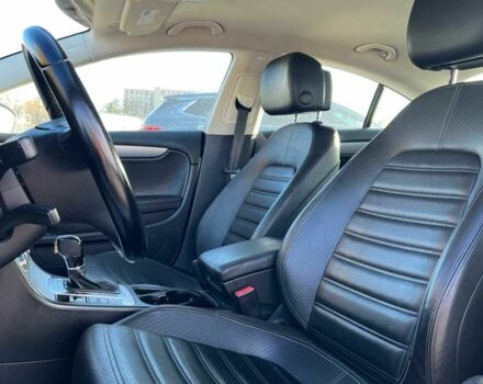 Белый Фольксваген Пассат СС, объемом двигателя 2 л и пробегом 197 тыс. км за 275 $, фото 6 на Automoto.ua