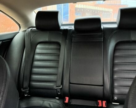 Білий Фольксваген Пассат СС, об'ємом двигуна 2 л та пробігом 225 тис. км за 10500 $, фото 6 на Automoto.ua