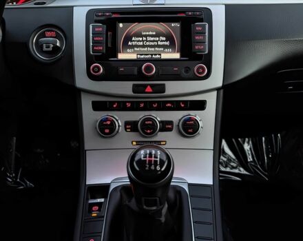 Белый Фольксваген Пассат СС, объемом двигателя 2 л и пробегом 82 тыс. км за 4100 $, фото 11 на Automoto.ua