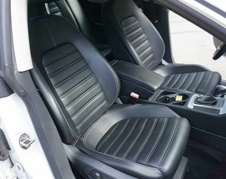 Белый Фольксваген Пассат СС, объемом двигателя 2 л и пробегом 71 тыс. км за 3000 $, фото 12 на Automoto.ua