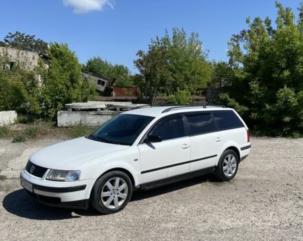 Белый Фольксваген Пассат СС, объемом двигателя 1.6 л и пробегом 250 тыс. км за 3200 $, фото 1 на Automoto.ua