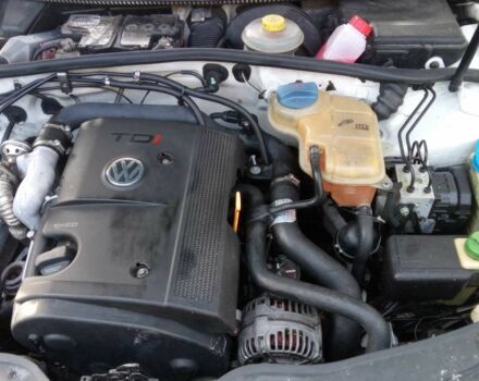 Білий Фольксваген Пассат СС, об'ємом двигуна 1.9 л та пробігом 591 тис. км за 4000 $, фото 3 на Automoto.ua