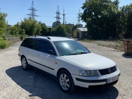 Белый Фольксваген Пассат СС, объемом двигателя 1.6 л и пробегом 250 тыс. км за 3200 $, фото 1 на Automoto.ua