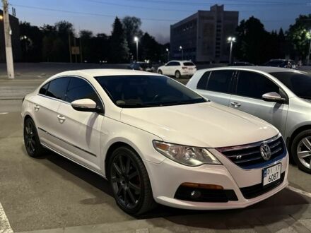 Белый Фольксваген Пассат СС, объемом двигателя 2 л и пробегом 285 тыс. км за 9300 $, фото 1 на Automoto.ua