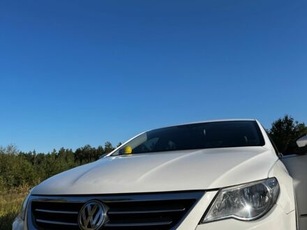 Белый Фольксваген Пассат СС, объемом двигателя 2 л и пробегом 227 тыс. км за 8000 $, фото 1 на Automoto.ua
