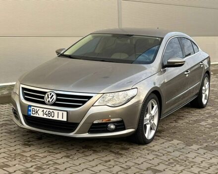 Бежевый Фольксваген Пассат СС, объемом двигателя 2 л и пробегом 245 тыс. км за 8300 $, фото 1 на Automoto.ua