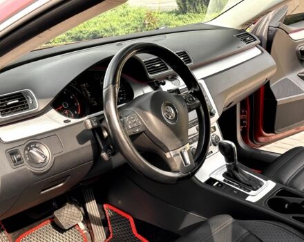 Красный Фольксваген Пассат СС, объемом двигателя 2 л и пробегом 182 тыс. км за 10700 $, фото 13 на Automoto.ua