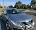 Серый Фольксваген Пассат СС, объемом двигателя 1.8 л и пробегом 250 тыс. км за 7500 $, фото 1 на Automoto.ua