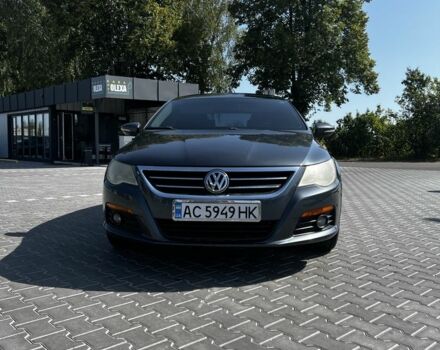 Серый Фольксваген Пассат СС, объемом двигателя 2 л и пробегом 306 тыс. км за 8300 $, фото 1 на Automoto.ua