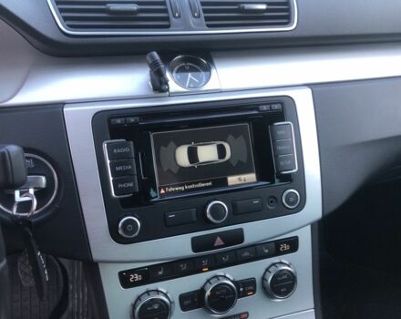 Серый Фольксваген Пассат СС, объемом двигателя 2 л и пробегом 188 тыс. км за 12200 $, фото 4 на Automoto.ua