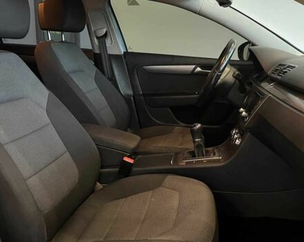 Серый Фольксваген Пассат СС, объемом двигателя 1.6 л и пробегом 281 тыс. км за 9700 $, фото 18 на Automoto.ua