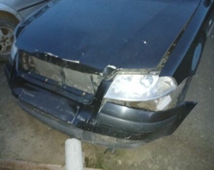 Синий Фольксваген Пассат СС, объемом двигателя 2 л и пробегом 200 тыс. км за 1700 $, фото 3 на Automoto.ua