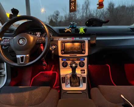Білий Фольксваген Пассат Варіант, об'ємом двигуна 2 л та пробігом 360 тис. км за 8600 $, фото 5 на Automoto.ua