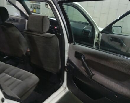 Білий Фольксваген Пассат Варіант, об'ємом двигуна 1.8 л та пробігом 258 тис. км за 2000 $, фото 5 на Automoto.ua