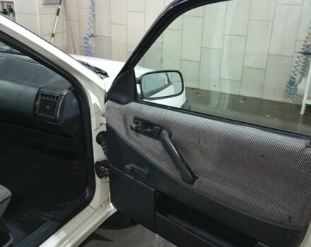 Білий Фольксваген Пассат Варіант, об'ємом двигуна 1.8 л та пробігом 258 тис. км за 2000 $, фото 9 на Automoto.ua