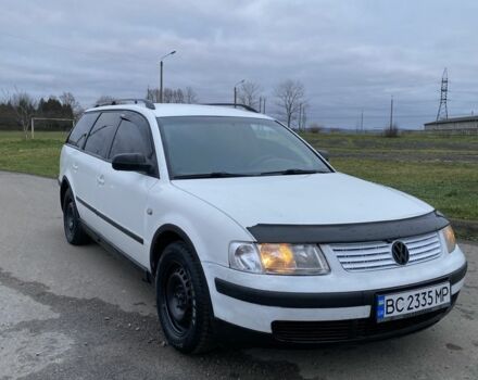 Білий Фольксваген Пассат Варіант, об'ємом двигуна 1.6 л та пробігом 297 тис. км за 3300 $, фото 1 на Automoto.ua