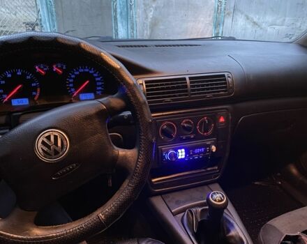 Белый Фольксваген Пассат Вариант, объемом двигателя 1.6 л и пробегом 297 тыс. км за 3300 $, фото 7 на Automoto.ua