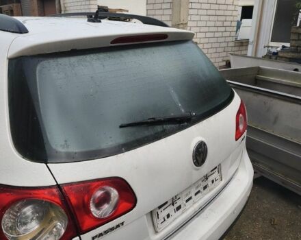 Белый Фольксваген Пассат Вариант, объемом двигателя 2 л и пробегом 300 тыс. км за 2700 $, фото 5 на Automoto.ua