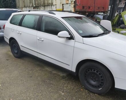 Белый Фольксваген Пассат Вариант, объемом двигателя 2 л и пробегом 300 тыс. км за 2700 $, фото 1 на Automoto.ua